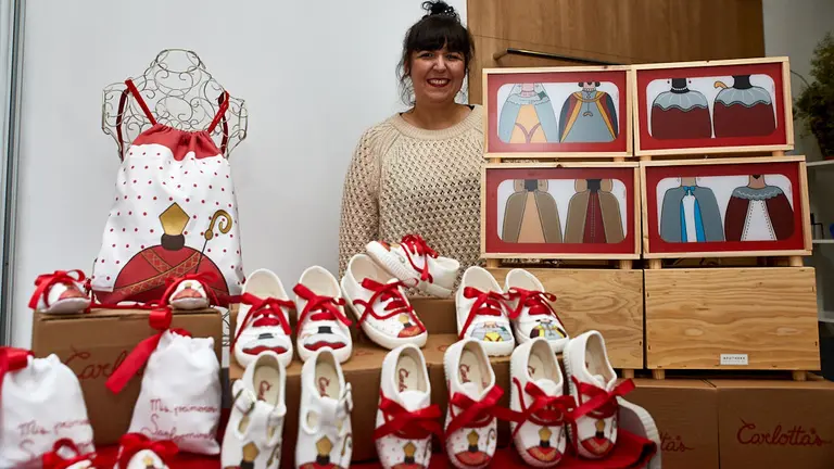 Tienda de zapatillas Carlotta's en la calle Nueva de Pamplona (01). IÑIGO ALZUGARAY