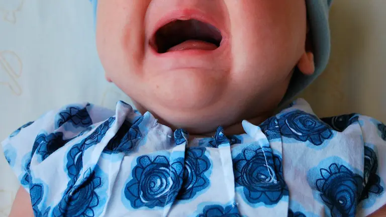 Una niña llora desconsoladamente. ARCHIVO