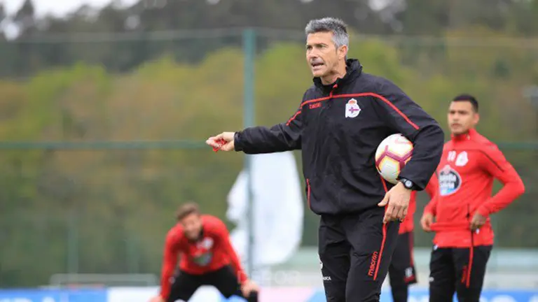 José Luis Martí entrenando al Deportivo en las instalaciones de Abegondo. @RCDeportivo.