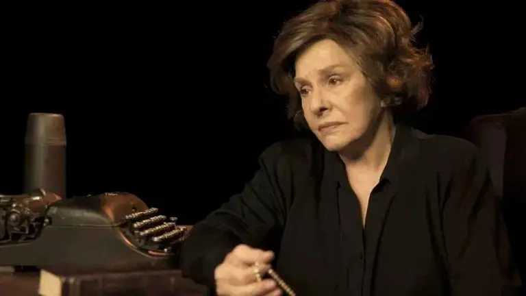 Lola Herrera en su papel en la obra Cinco horas con Mario. CEDIDA