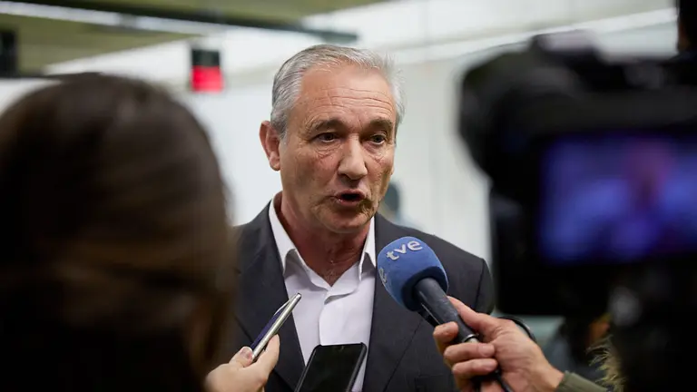 El consejero de Hacienda y Política Financiera, Mikel Aranburu, visita las oficinas de Hacienda en el día de apertura de la Campaña presencial de la Renta 2018. IÑIGO ALZUGARAY