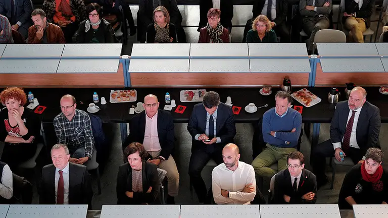 La Universidad Pública de Navarra ha celebrado este viernes el aniversario de su creación con un acto en la biblioteca, en el que se ha hablado de los &#34;desafíos del mundo que viene&#34; y en el que su rector, Alfonso Carlosena, ha presentado el &#34;Plan de vinculación de la UPNA con la sociedad&#34;. EFE/ Villar Lopez