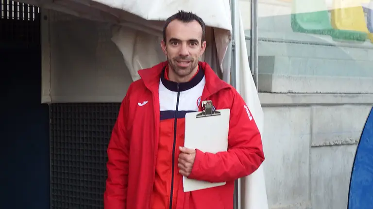 Andoni Alonso entrena a la Mutilvera