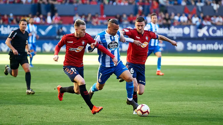 Partido entre Osasuna y el Deportivo en el estadio de El Sadar. MIGUEL OSÉS