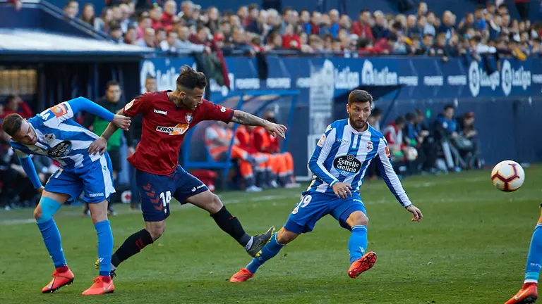 Partido de Liga entre Osasuna y Deportivo de La Coruña disputado en El Sadar. IÑIGO ALZUGARAY