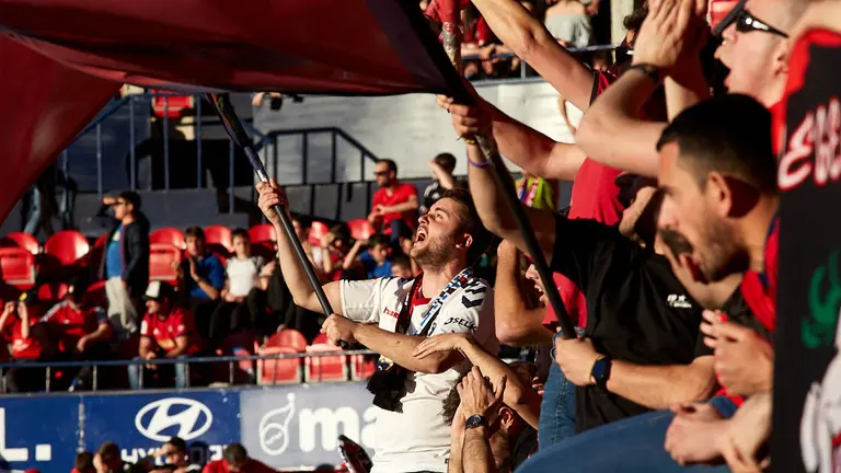 La grada de El Sadar durante el partido de la Liga 123 entre Osasuna y Deportivo de La Coruña (22). IÑIGO ALZUGARAY