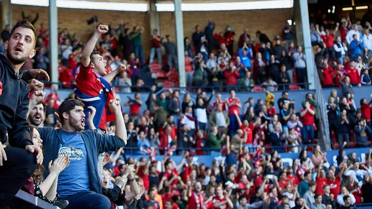La grada de El Sadar durante el partido de la Liga 123 entre Osasuna y Deportivo de La Coruña (31). IÑIGO ALZUGARAY