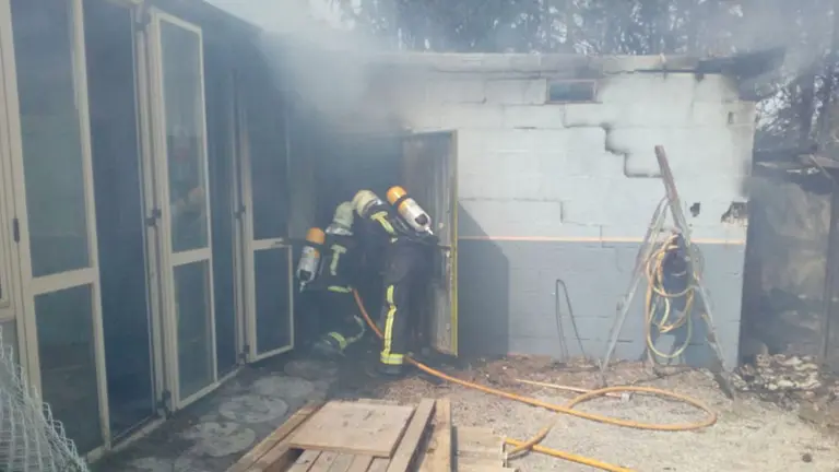 Incendio en un huerto de Tudela (2) BOMBEROS DE NAVARRA