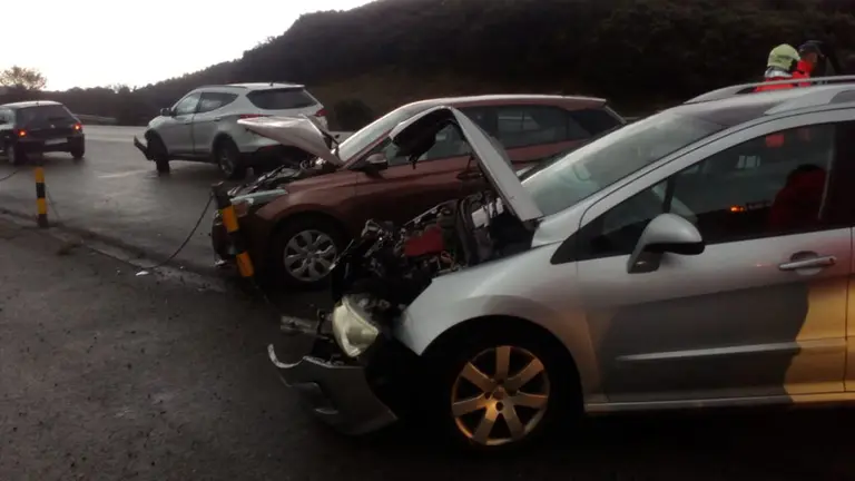 Accidente en la AP-15, con cuatro vehículos implicados (2) BOMBEROS DE NAVARRA