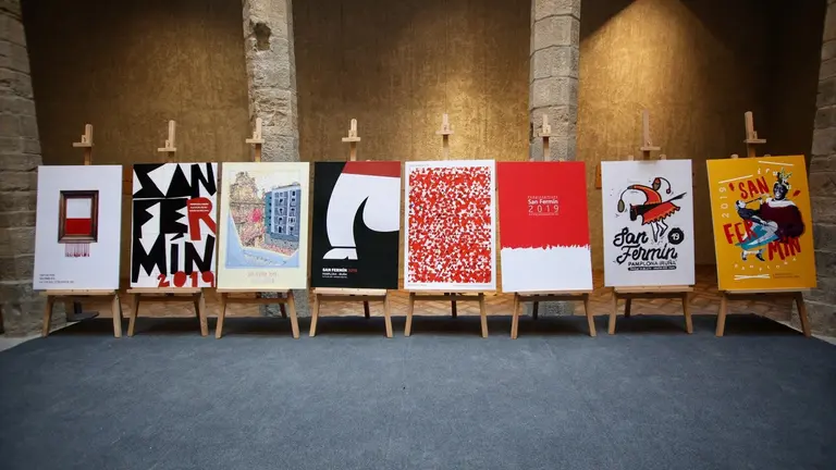 Desvelan los 8 carteles finalistas para anunciar las próximas fiestas de San Fermín 2019. IÑIGO ALZUGARAY