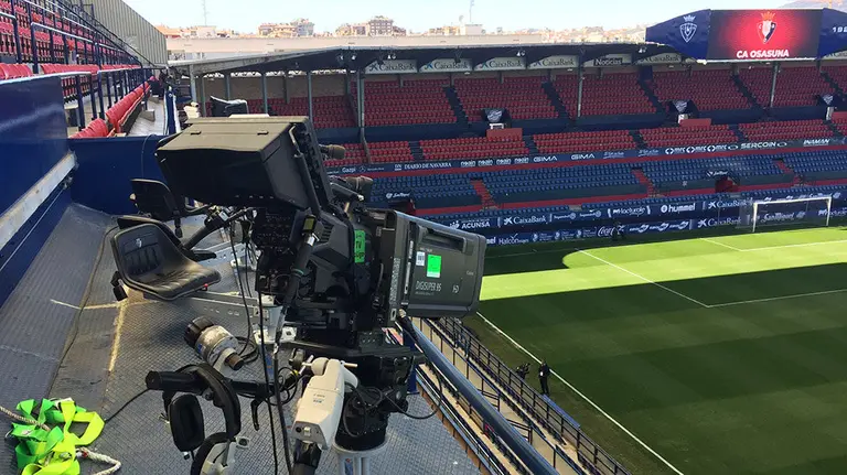 Cámara de televisión de La Liga en El Sadar.