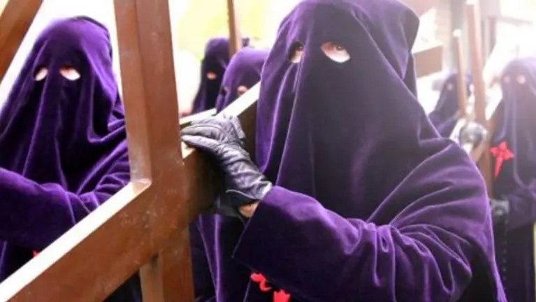 Una cofradía durante la Semana Santa. ARCHIVO