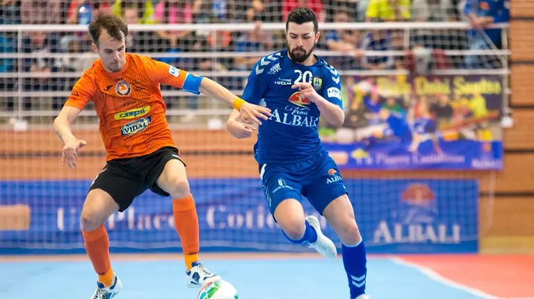 Partido de fútbol sala entre el Ribera Navarra y el Valdepeñas. Cedida.