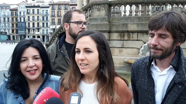 Ione Belarra, durante un acto electoral de Unidas Podemos en la plaza del Castillo de Pamplona EUROPA PRESS