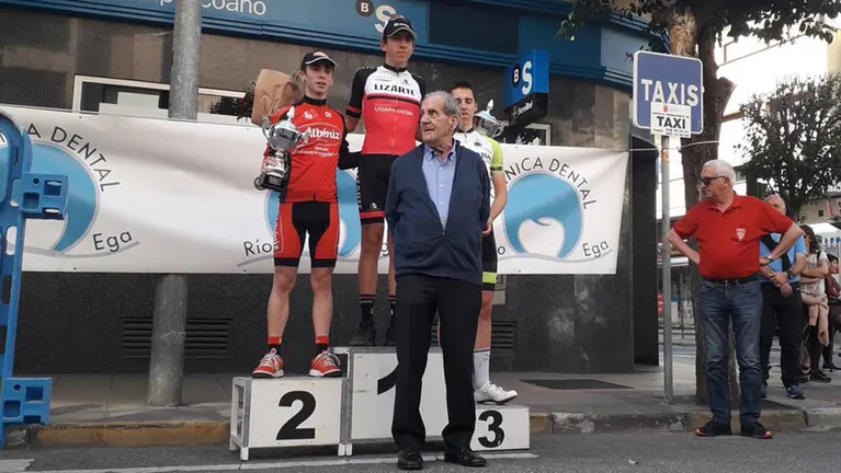 Podium del Memorial Luis Miguel Meoqui en Estella. @CcestellaL.