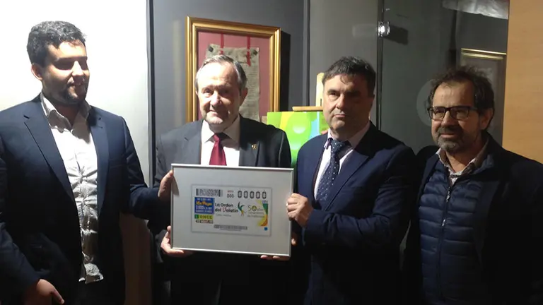 El cupón ha sido presentado por Valentín Fortún, delegado de la ONCE y Rafael Remires, presidente de la Orden, acompañados de Ramón Estévez, director adjunto de la ONCE, Julián López, vicepresidente de la Orden y Emilio Garrido. CEDIDA