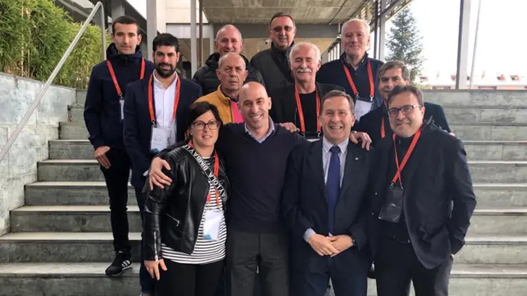 Luis Rubiales con representantes del fútbol navarro