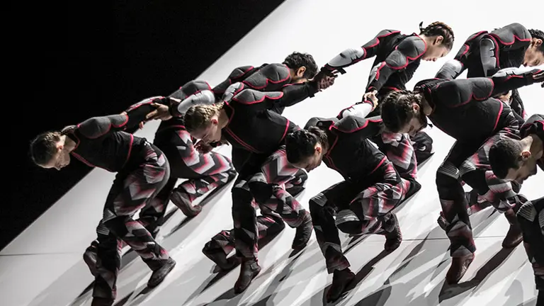 Un grupo de personas durante un espectáculo de danza. ARCHIVO