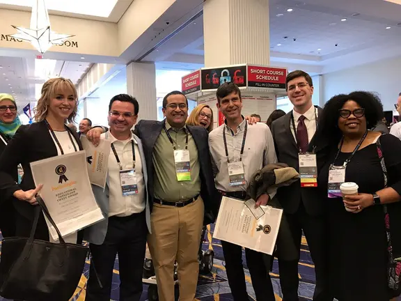 Ángel Panizo, cuarto por la izquierda, con el resto de personas premiadas. GOBIERNO DE NAVARRA