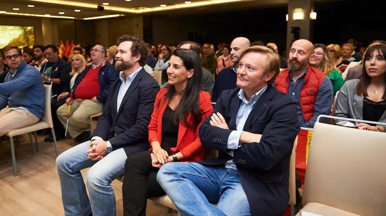 El candidato de Vox al Congreso por Navarra, Adolfo Alústiza, durante el acto central de la campaña PABLO LASAOSA