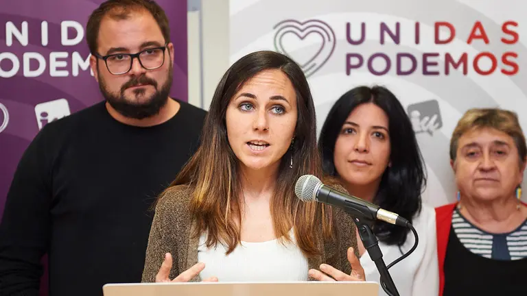 Ione Belarra, diputada por Unidas Podemos en Navarra, en rueda de prensa en la sede de podemos. MIGUEL OSÉS 1