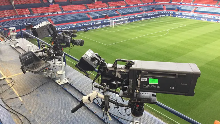 Cámaras de televisión en el estadio de El Sadar. Navarra.com