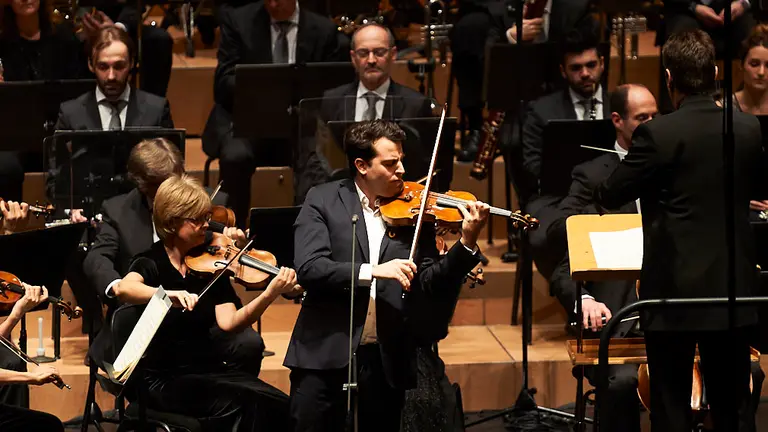 Concierto de la OSN en Baluarte con Amaury Coeytaux en el violín y Manuel Hernández-Silva como director. PABLO LASAOSA (13)