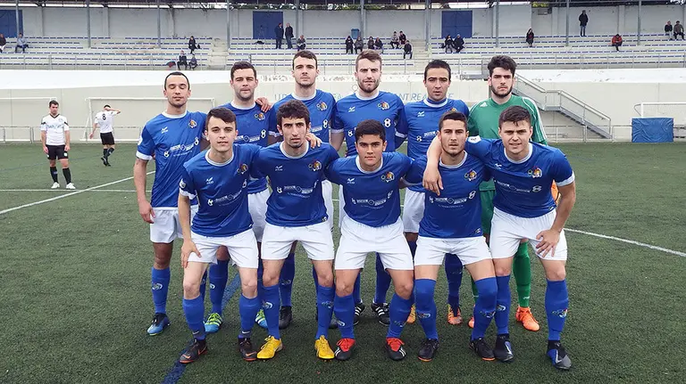 Equiopo titular del Txantrea de tercera en su estadio