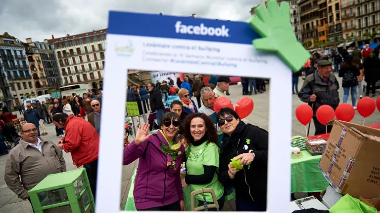 _Fiesta Contra el Bullying_ en la Plaza del Castillo de Pamplona. MIGUEL OSÉS 10