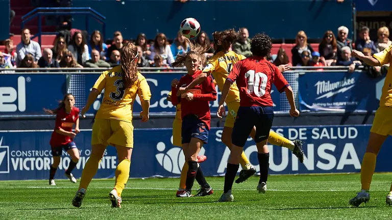Osasuna Femenino - Santa Teresa Badajoz en El Sadar por el ascenso. MIGUEL OSÉS 8