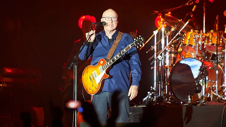 El músico Mark Knopfler actúa en concierto en el pabellón Navarra Arena. MIGUEL OSÉS 2