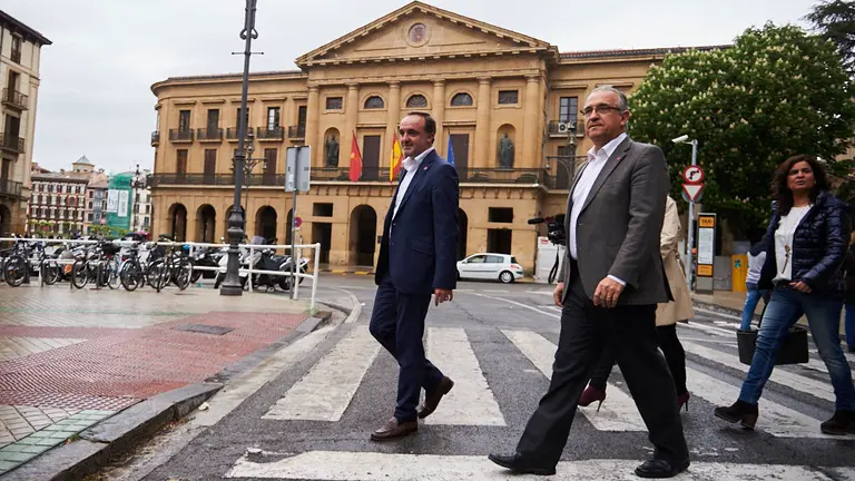 Javier Esparza y Enrique Maya inauguran la campaña electoral para las elecciones forales y municipales. PABLO LASAOSA 2