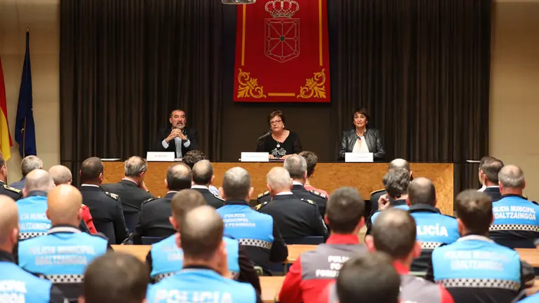 Toño García Malumbres, la consejera Beaumont e Izaskun Cibiriáin han presidido el acto de apertura. CEDIDA