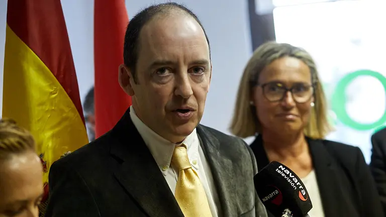 l candidato de Vox a la presidencia del Gobierno de Navarra, Javier Horno, y la candidata a la Alcaldía de Pamplona, Irene Gorricho, en el inicio de la campaña electoral. IÑIGO ALZUGARAY