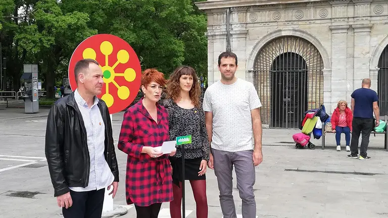 La candidata de EH Bildu a la presidencia del Gobierno de Navarra, Bakartxo Ruiz, durante una rueda de prensa en el rincón de la Aduana EUROPA PRESS