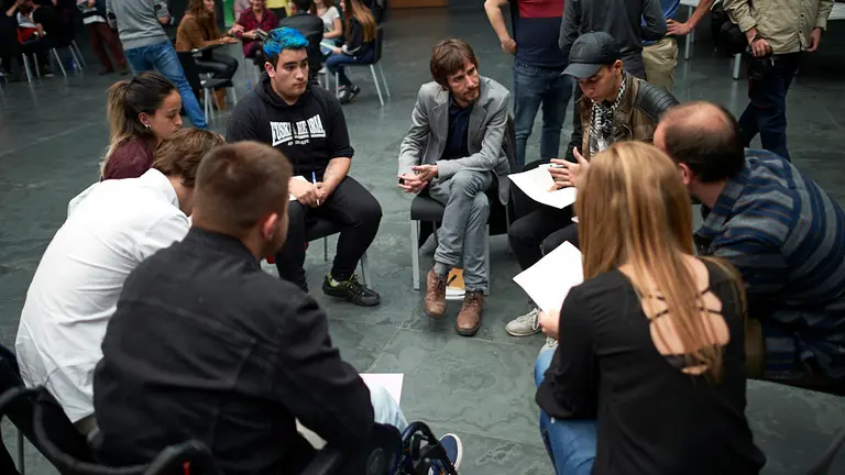 Representantes de la juventud dialogarán con los candidatos de Navarra Suma, Geroa Bai, EH Bildu, Podemos, PSN e Izquierda-Ezkerra a la Presidencia del Gobierno foral. MIGUEL OSÉS 2