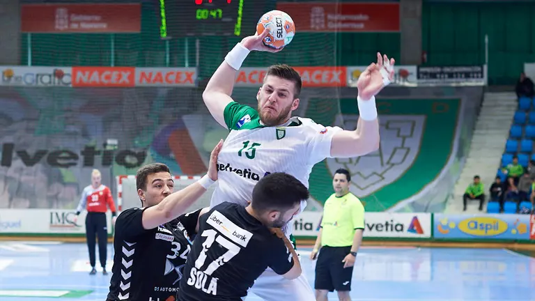 Partido entre el Anaitasuna y Sinfín Santander en Pamplona. PABLO LASAOSA 1