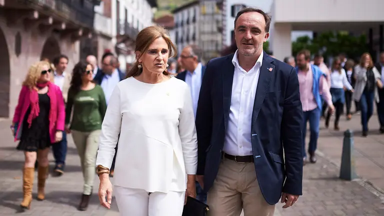 Acto de Navarra Suma en Elizondo con los cabezas de lista de los puesblos navarros. PABLO LASAOSA 2