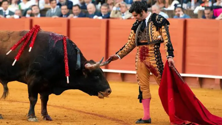 El torero Morante de la Puebla durante la segunda faena en La Maestranza durante la Feria de Abril EFE