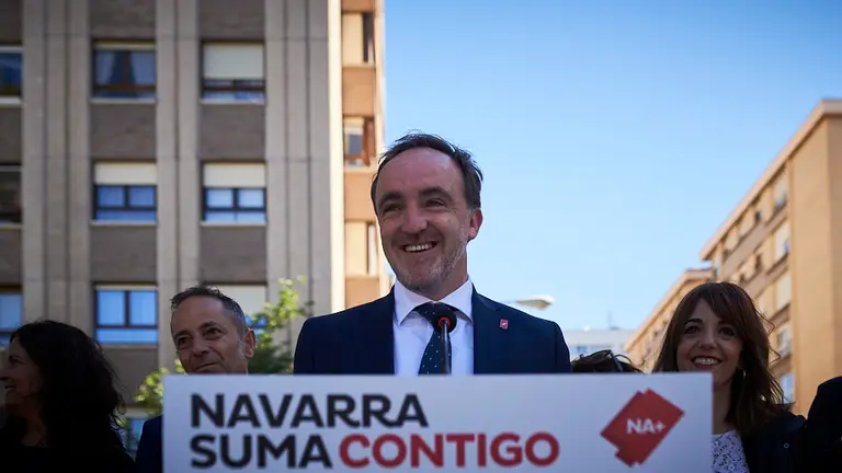 Javier Esparza comparece ante los medios de comunicación en Hacienda. PABLO LASAOSA 1