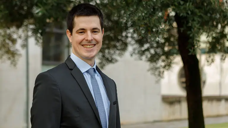 Aitor López Aldaba, nuevo doctor por la UPNA con una tesis sobre nuevos dispositivos de fibra óptica Foto UPNA