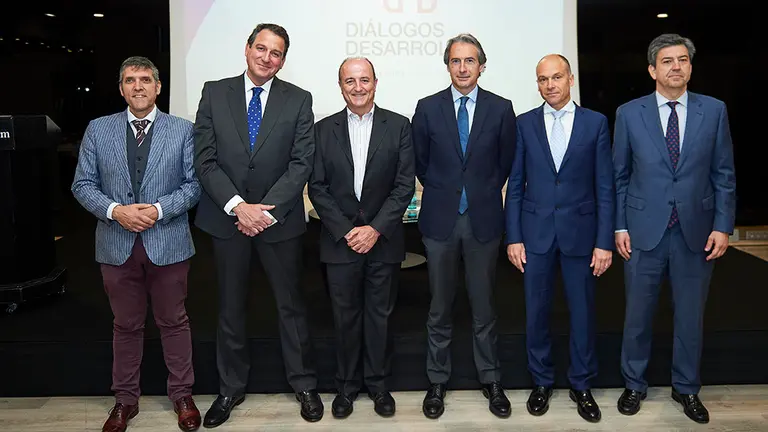 Los exministros Miguel Sebastián e Íñigo de la Serna han participado esta mañana en un nuevo encuentro de Diálogos para el Desarrollo. CEDIDA