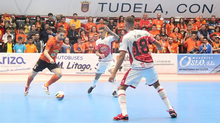 Partido entre el Ribera Navarra y El Pozo Murcia en Tudela Cedida.