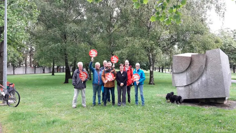 El equipo de Izquierda Ezkerra en uno de sus actos electorales en la Chantrea. CEDIDA