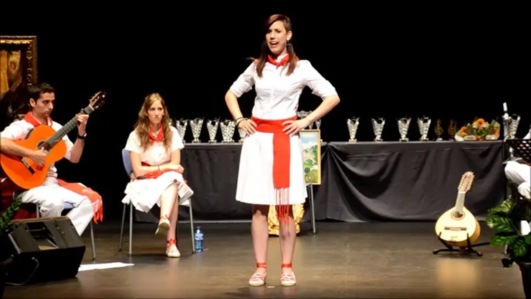 Una de las actuacones de ediciones anteriores del concurso de jotas de Burlada CEDIDA