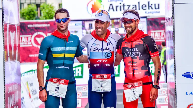 Podium masculino de la Half Triatlón de Pamplona 2019. Cedida.
