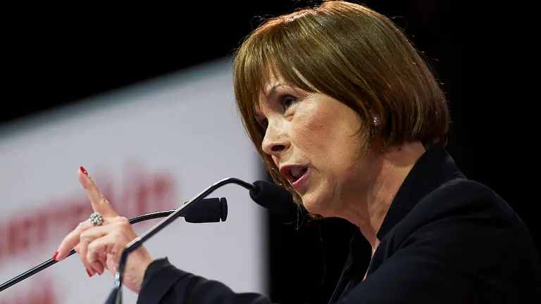 Uxue Barkos celebra el acto central de campaña de Geroa Bai en el Navarra Arena. PABLO LASAOSA 16