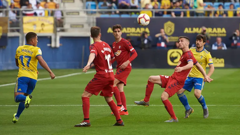 Partido entre Osasuna y el Cádiz en el estadio Ramón de Carranza MIGUEL OSÉS (1)