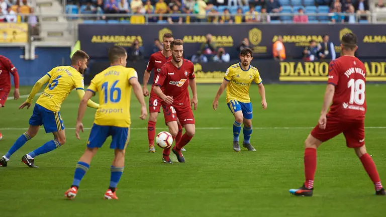 Partido entre Osasuna y el Cádiz en el estadio Ramón de Carranza MIGUEL OSÉS (2)