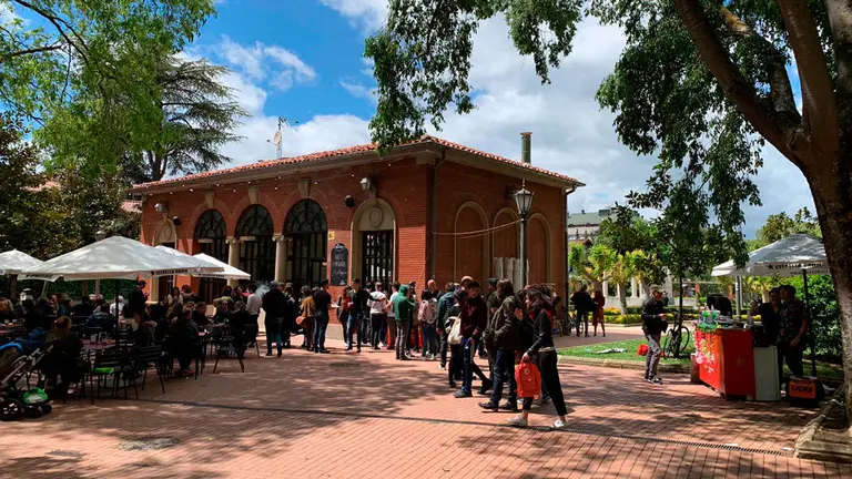 El exterior del mítico bar Medialuna, reabierto en esta primavera. CEDIDA